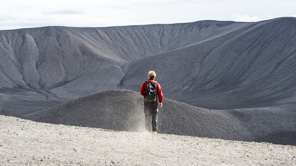 Iceland,People - verso il cratere